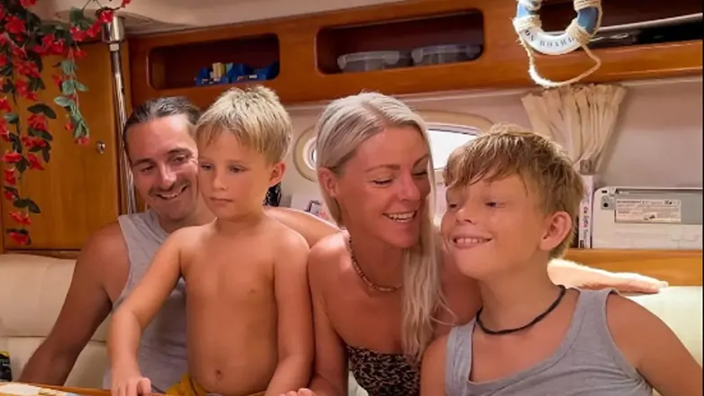 Ζευγάρι εγκατέλειψε τη Βρετανία για να ζήσει σε σκάφος στην Ελλάδα